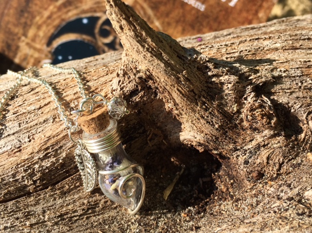 Ildathach Buchbundle mit Phiole – Bild 4